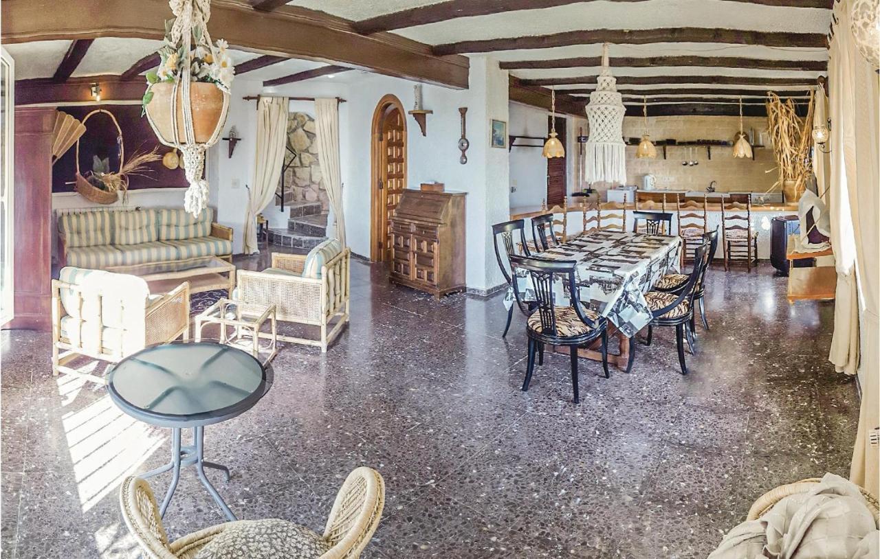 Urb, Maryvilla La Canuta Luaran gambar